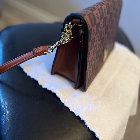 London Fog Crossbody bag(Logo prints) Brown Small/Med size - Picture 7 of 8